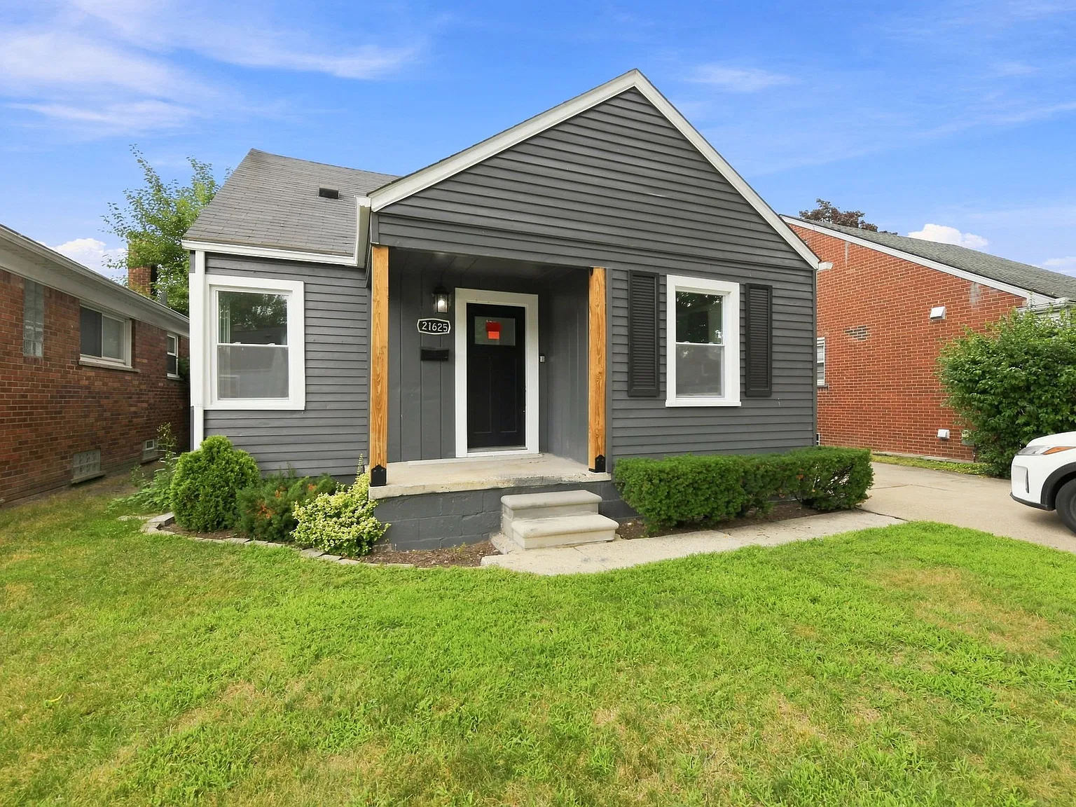 4 bed, 1141 sqft, $1,700 — Photo 1
