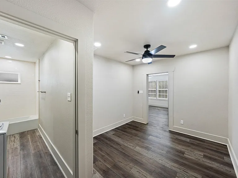 211 N Milby St #4 — Photo 11