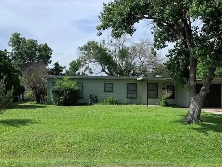 1511 E Guadalupe St — Photo 2