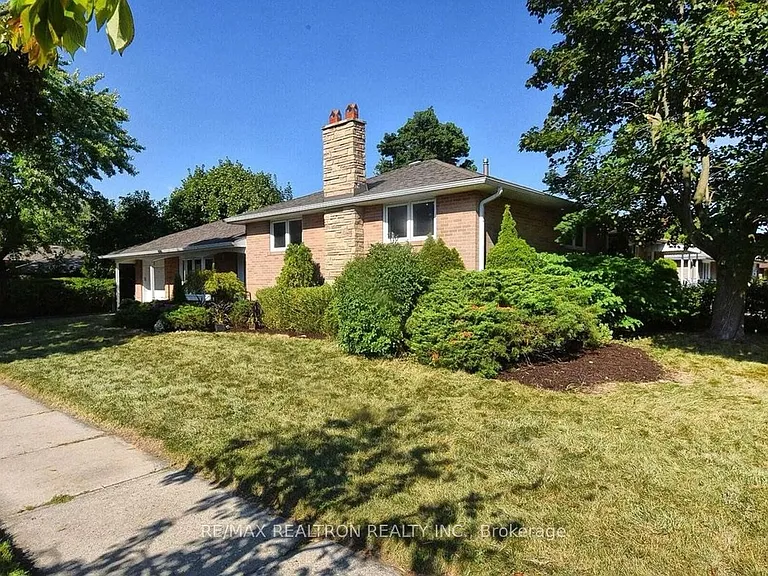 1 Sunderland Cres — Photo 8
