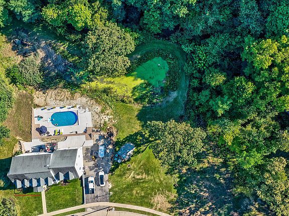 4th image of 411 Deertimber Ln