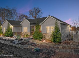 171 Wolf Hollow Rd, Lake Harmony, PA 18624