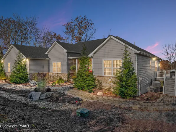 171 Wolf Hollow Rd, Lake Harmony, PA 18624