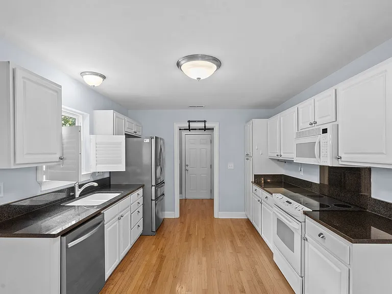 669 Fair Spring Dr — Photo 13