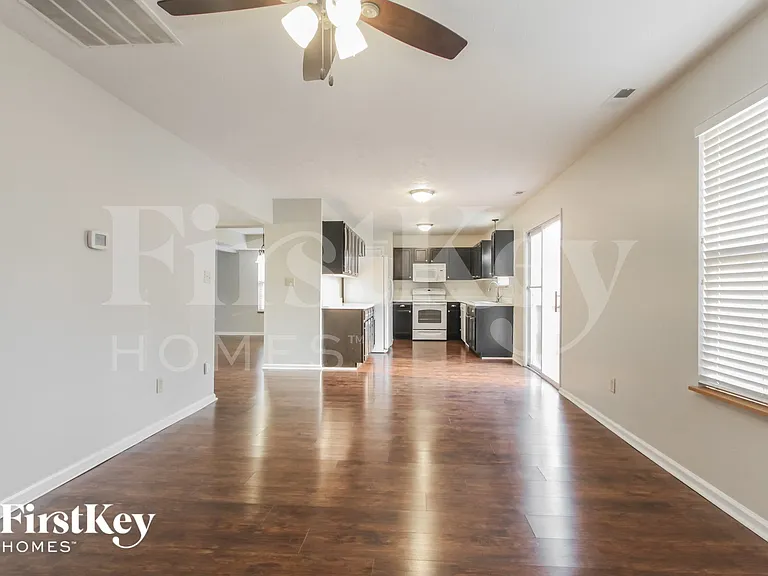 592 Hannah Pl — Photo 5