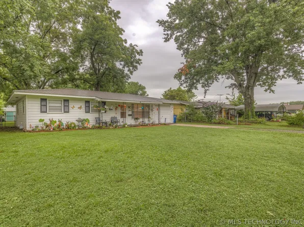 1006 SE 12th St, Wagoner, OK 74467