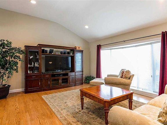 3rd image of 2980 Holdiay Park Dr