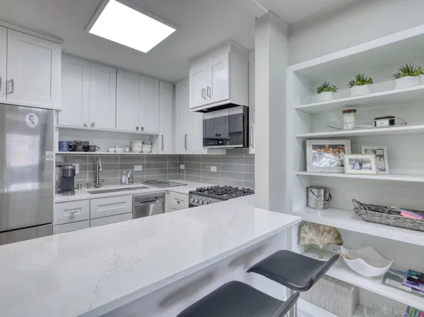 2222 East Belleview PLACE #210, Milwaukee, WI 53211