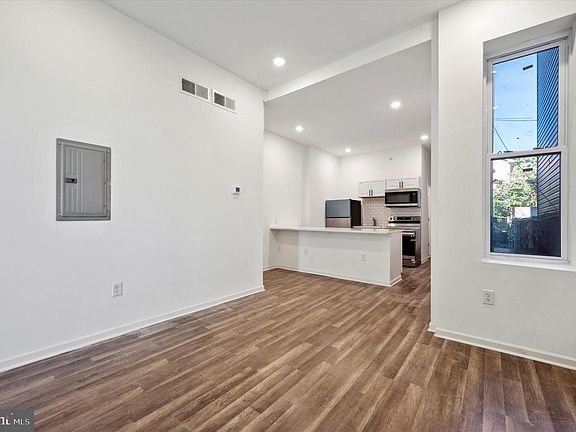 3rd image of 2132 N 18th St