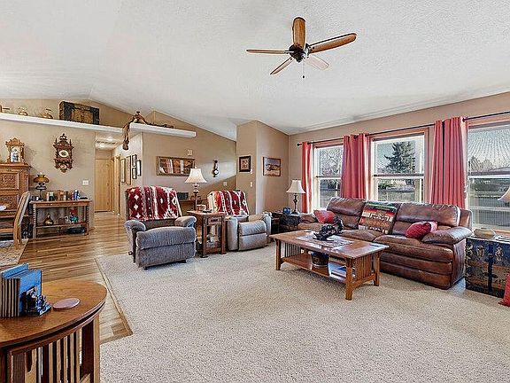 3rd image of 1263 NE Powell Ln