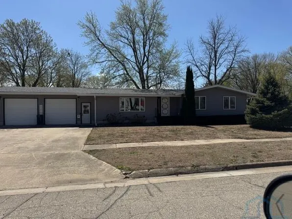 208 E Main St, Laurens, IA 50554
