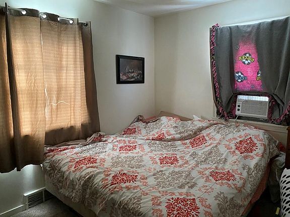 5th image of 512 N Elm St