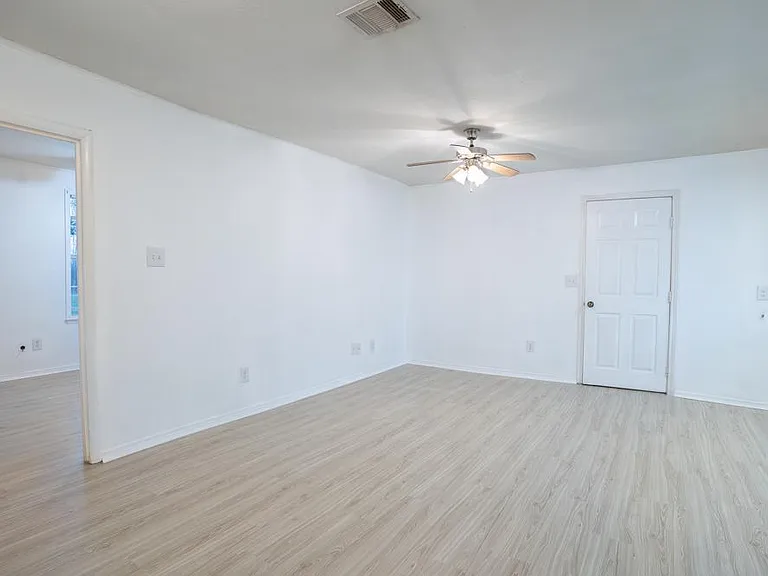 207 Harris St — Photo 9