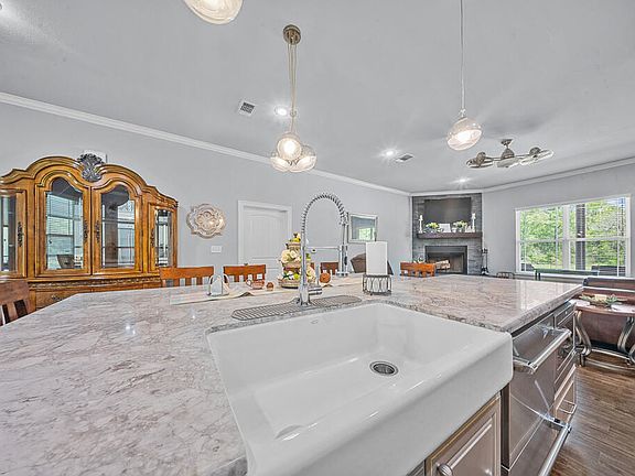 3rd image of 2953 Rifle Rd