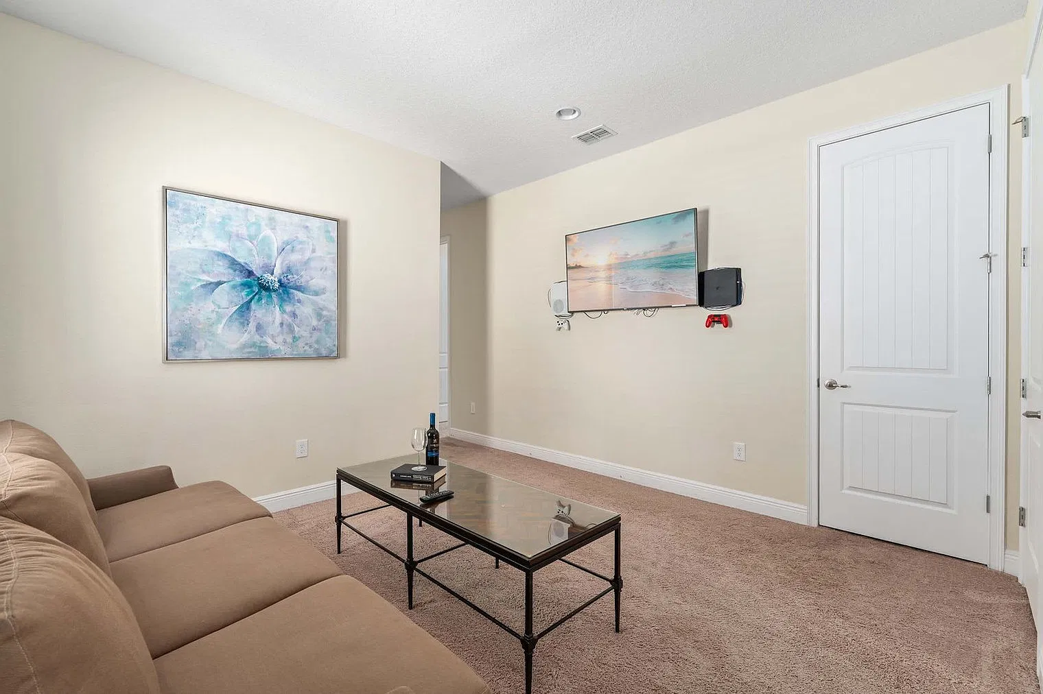 6 bed, 5.0 bath, 3293 sqft, $5,989 — Photo 2