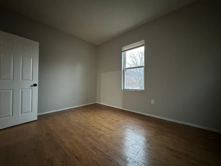27 Williams St #2B — Photo 6