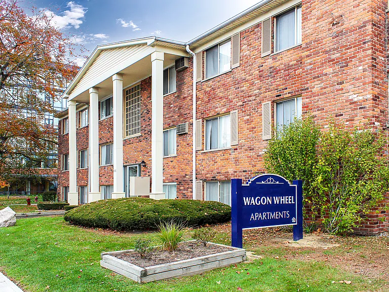 Wagon Wheel Apartments — Photo 38