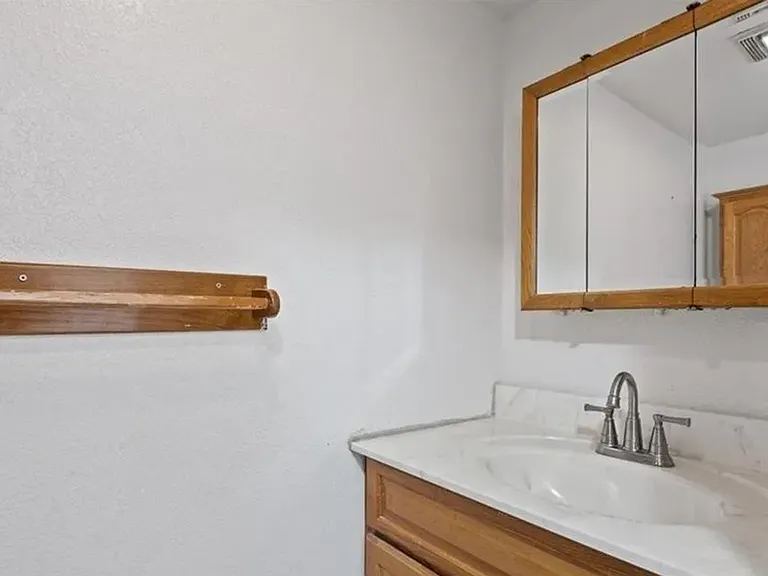 300 Aristocrat Dr — Photo 5