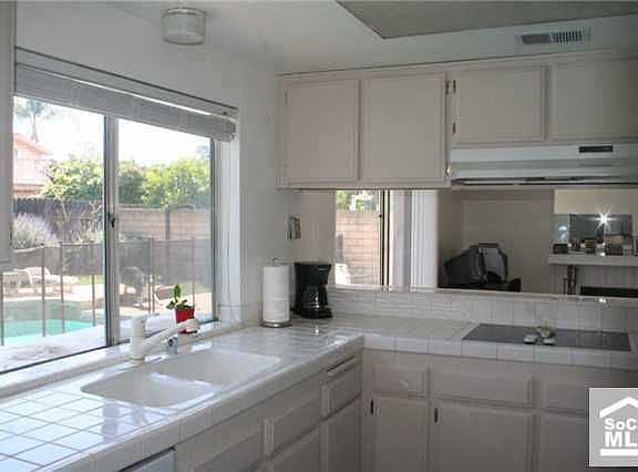 2nd image of 182 N Avenida Cienega