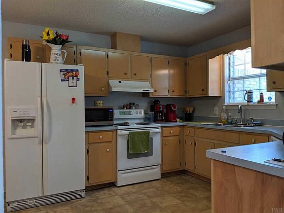 2nd image of 204 Lakeland Ct