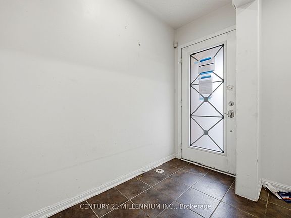 3rd image of 900 Hepburn Rd