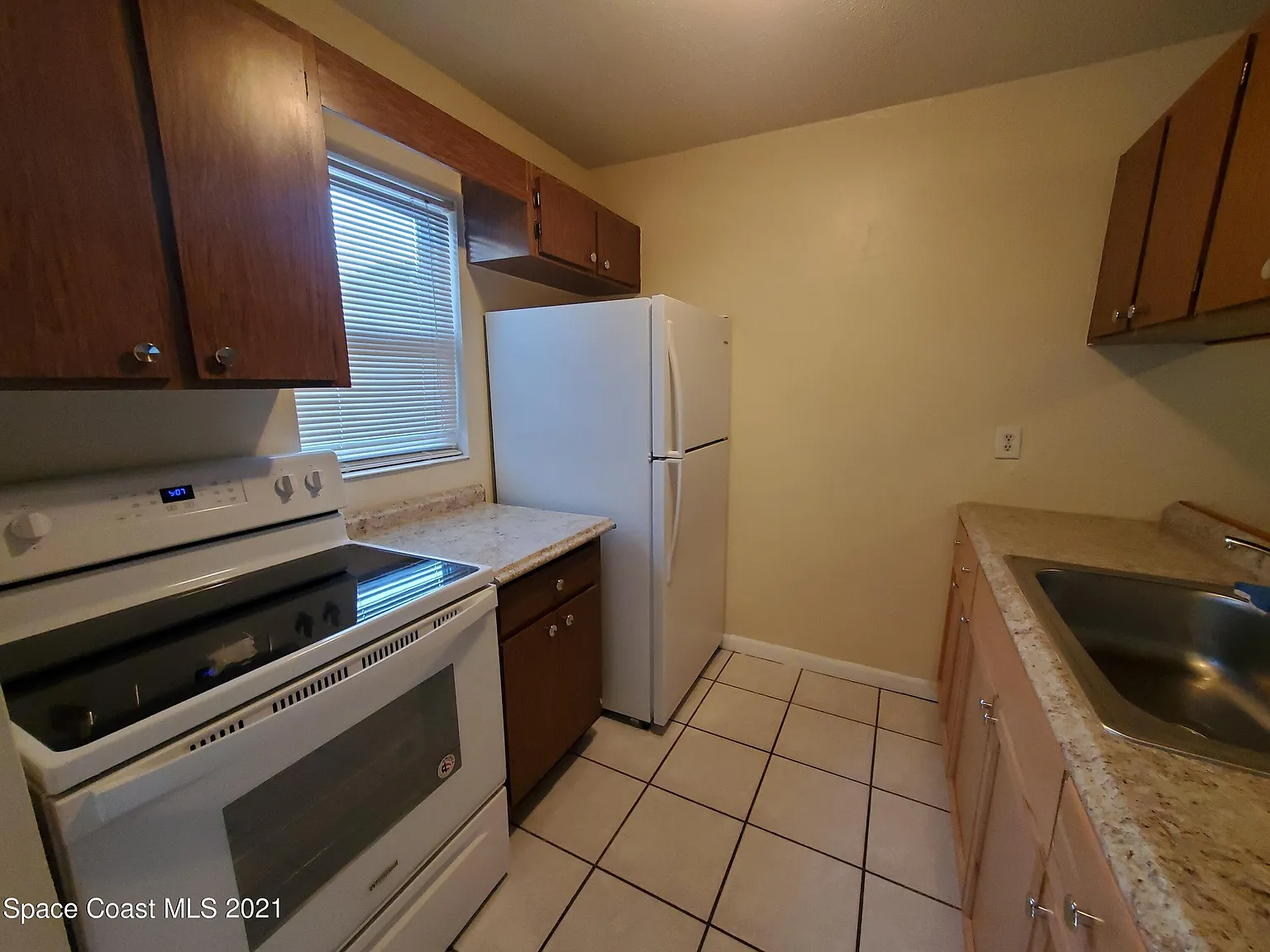2 bed, 1.0 bath, 837 sqft, $1,175 — Photo 3