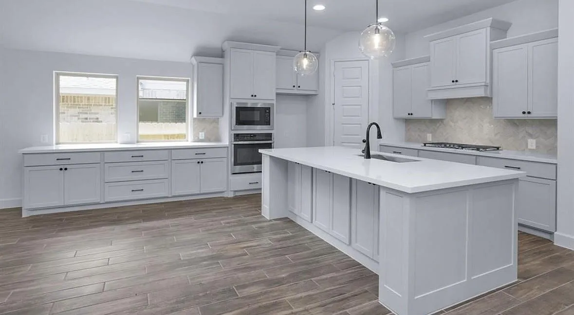 4 bed, 3.0 bath, 2500 sqft, $3,300 — Photo 4