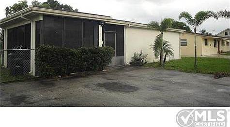 2nd image of 2278 Sherwood Forest Blvd