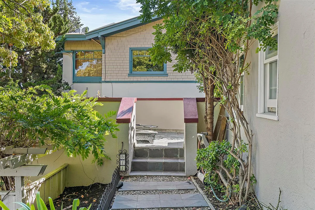 Building Photo - 511 Valle Vista Ave