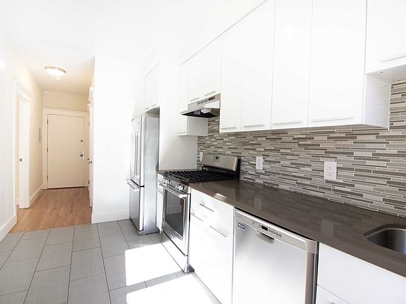 4th image of 720 Jones St #31