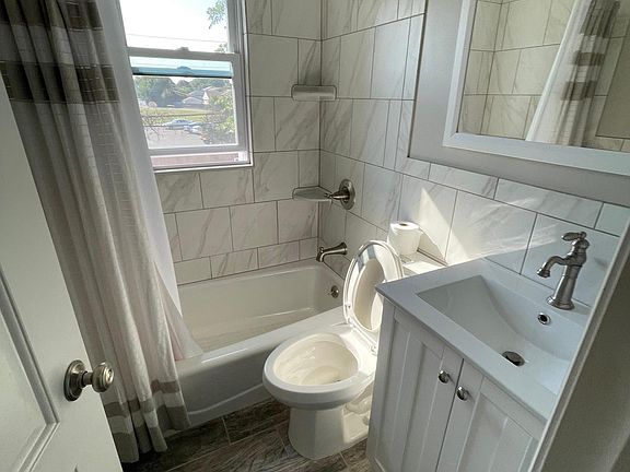 5th image of 28 Mayflower Dr Floor 1