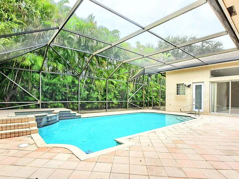19474 Saturnia Lakes Dr — Photo 32