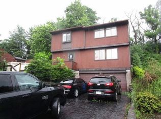 3 Crosswinds Dr, Pittsburgh, PA 15220