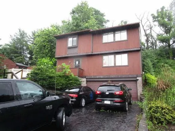 3 Crosswinds Dr, Pittsburgh, PA 15220