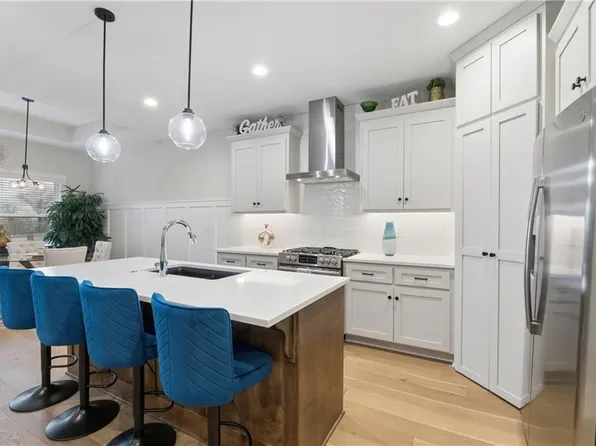 792 NE Algonquin St, Lees Summit, MO 64064