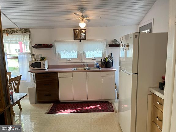 5th image of 33 Mount Lebanon Dr