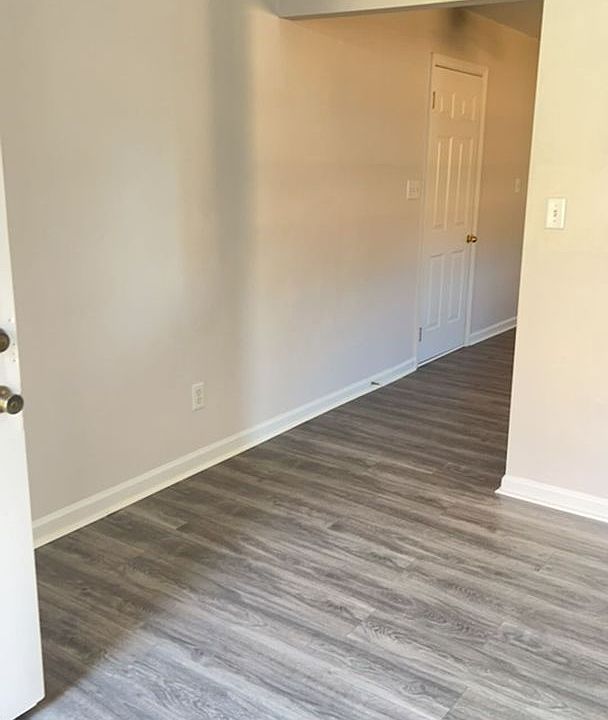 2nd image of 958 Poplar Ave