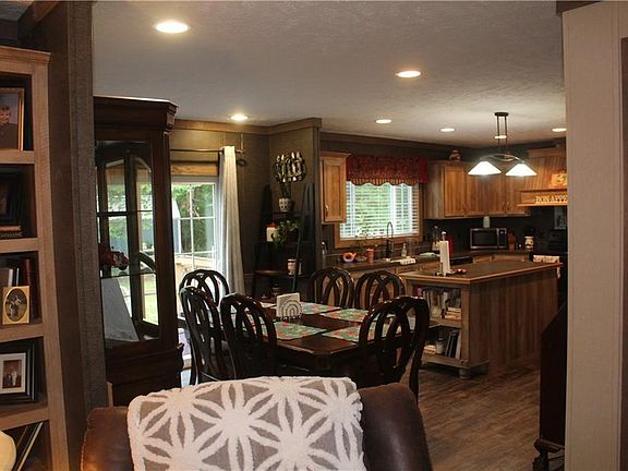 5th image of 410 Massengale Rd