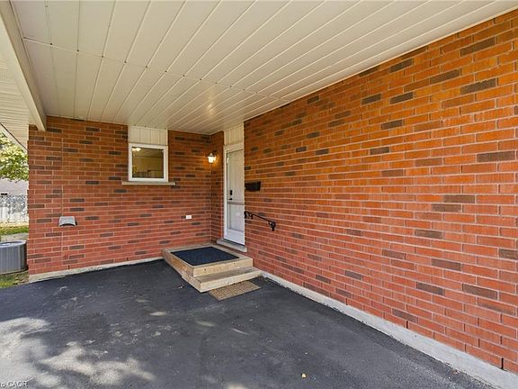 4th image of 229 Lynden Rd #25