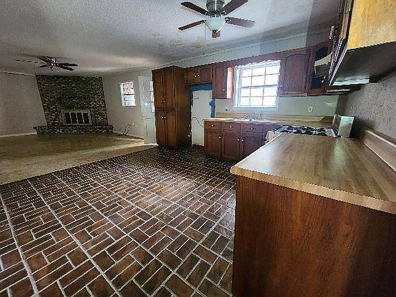 3rd image of 1809 Weaver Dr