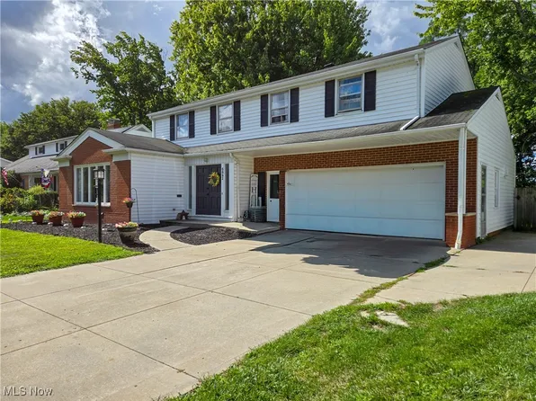 6842 Greenbriar Dr, Parma Heights, OH 44130