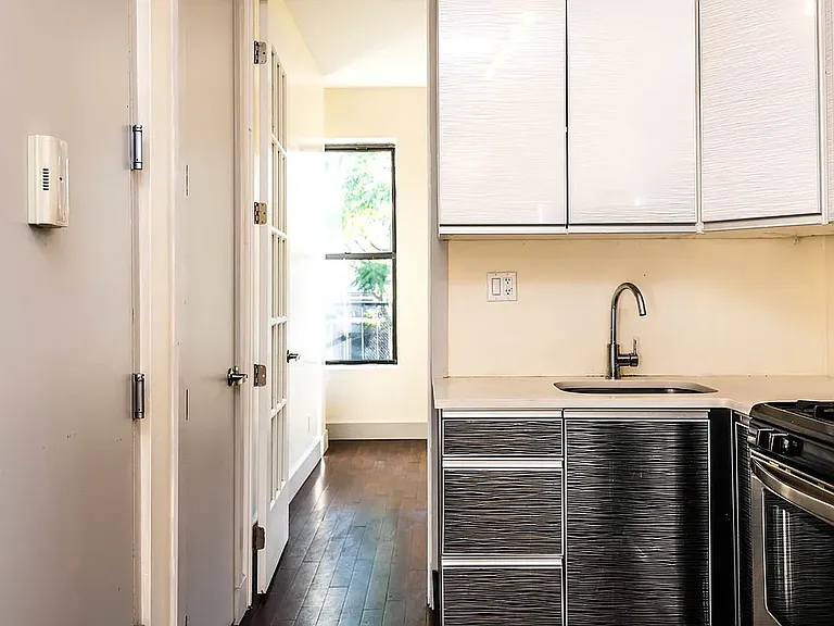 24 Wilson Ave #2L — Photo 2