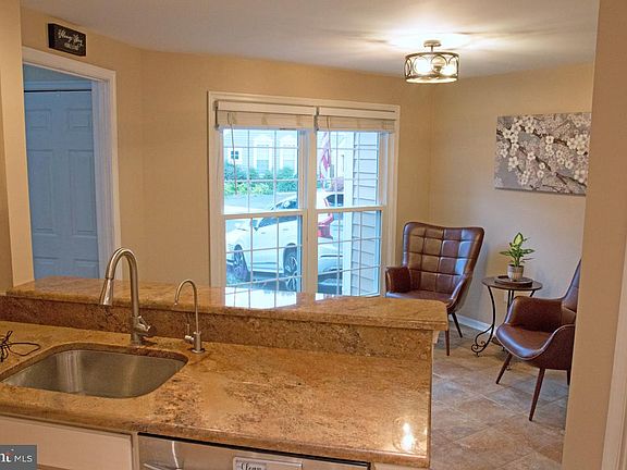 4th image of 21186 Vineland Sq