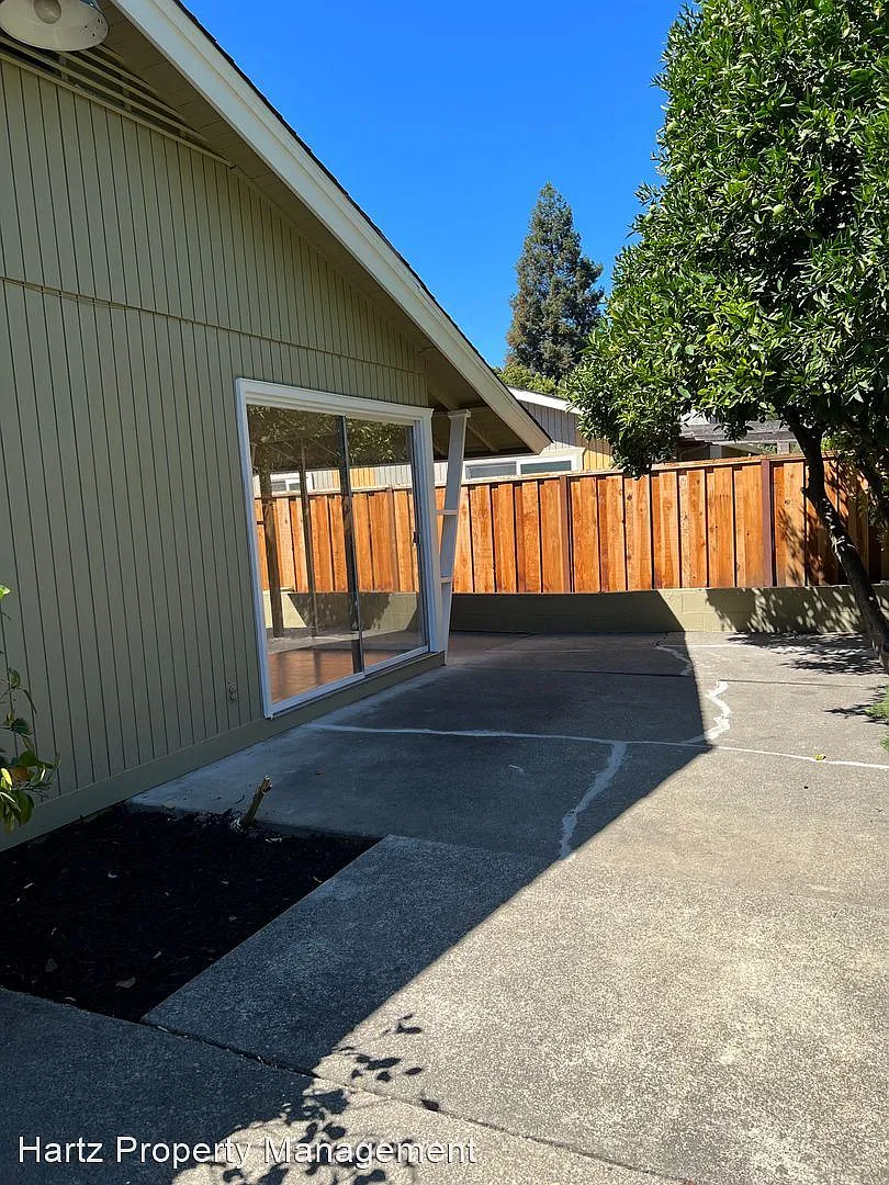 141 Lorenzo Dr photo 1