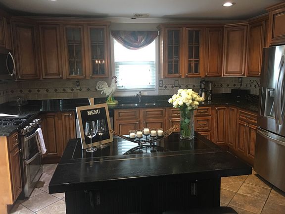 3rd image of 208 Marle Pl
