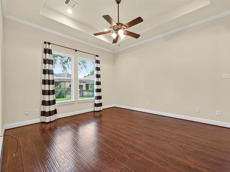 4727 Lake Village Dr — Photo 15