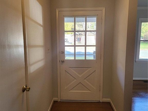 4th image of 21 Shore Park Dr