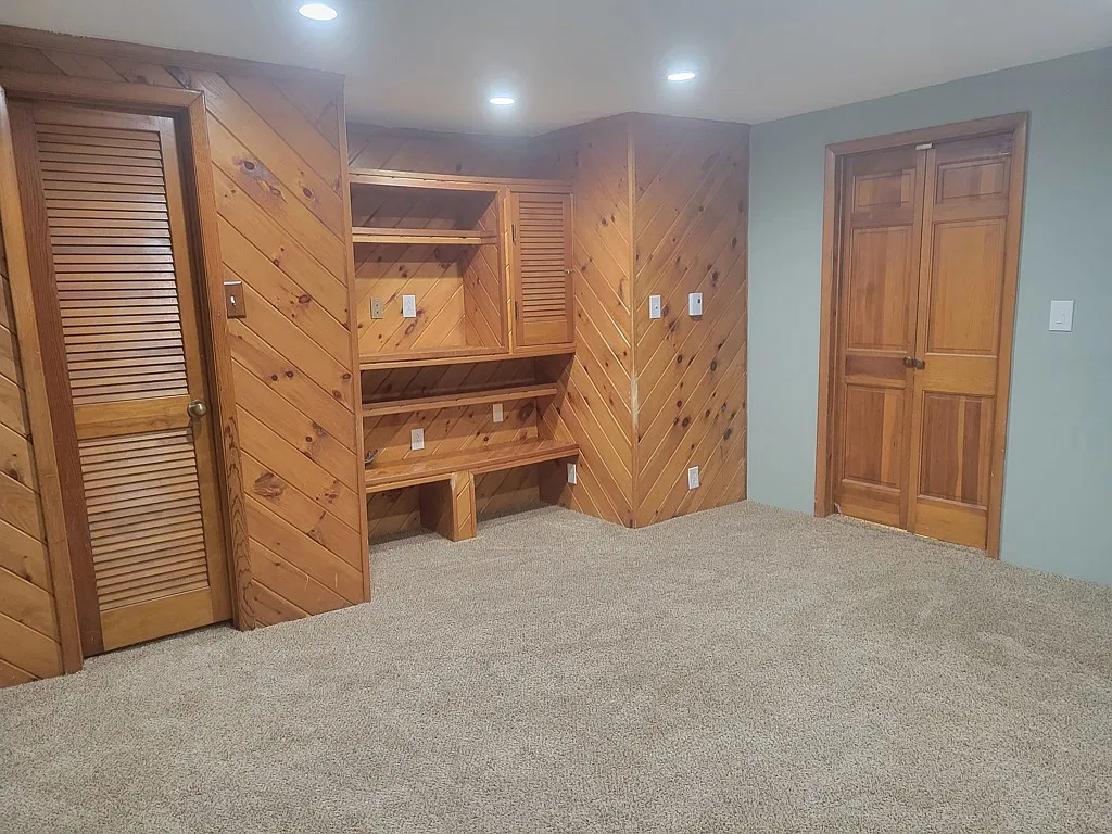 2 bedroom/1 bathroom Upper Unit — Photo 1