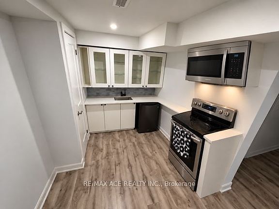 4th image of 867 Renaissance Dr #Basement