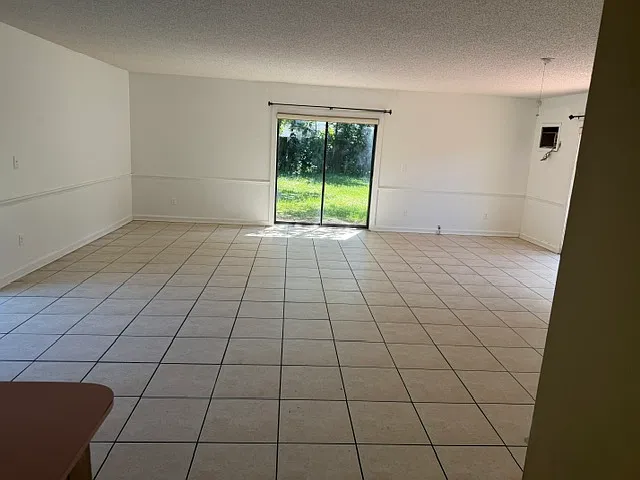 4 bed, 2636 sqft, $2,490 — Photo 3